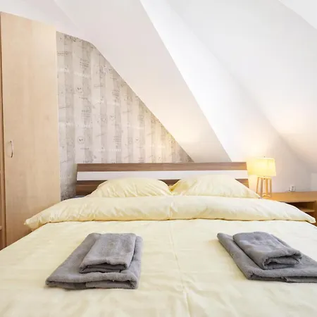 Botic Gardenia Residences アパート *
